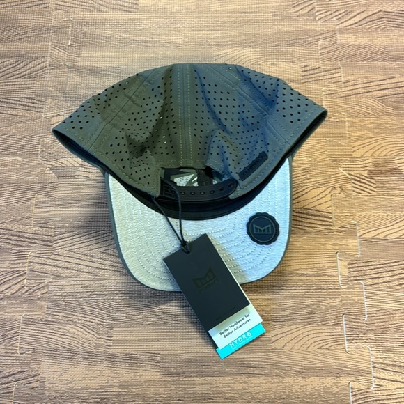 GREY BASEBALL CAP WITH AIR HOLES IN THE BACK NEW WITH TAGS - Picture 2 of 2